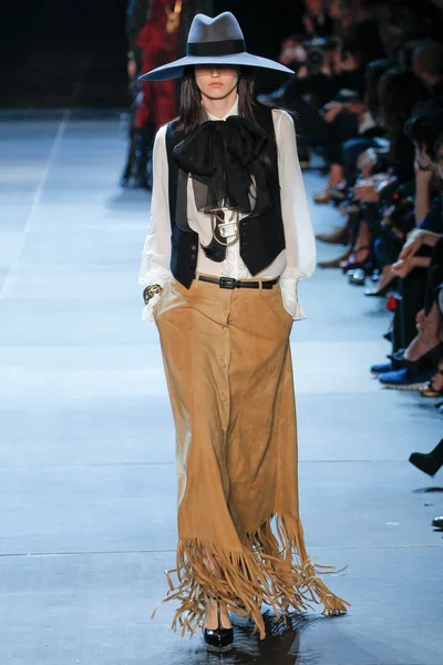 Look 27
